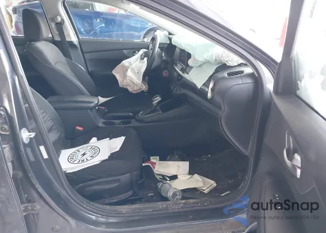 2021 Kia Forte Lxs z USA, uszkodzony, nr VIN 3KPF24AD0ME369970